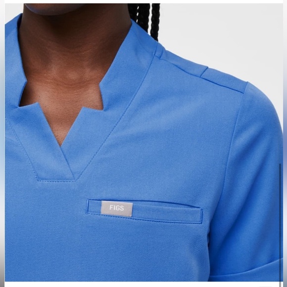 FIGS. Limited edition. Women Capri Blue Siaya. Scrub top - Picture 4 of 9